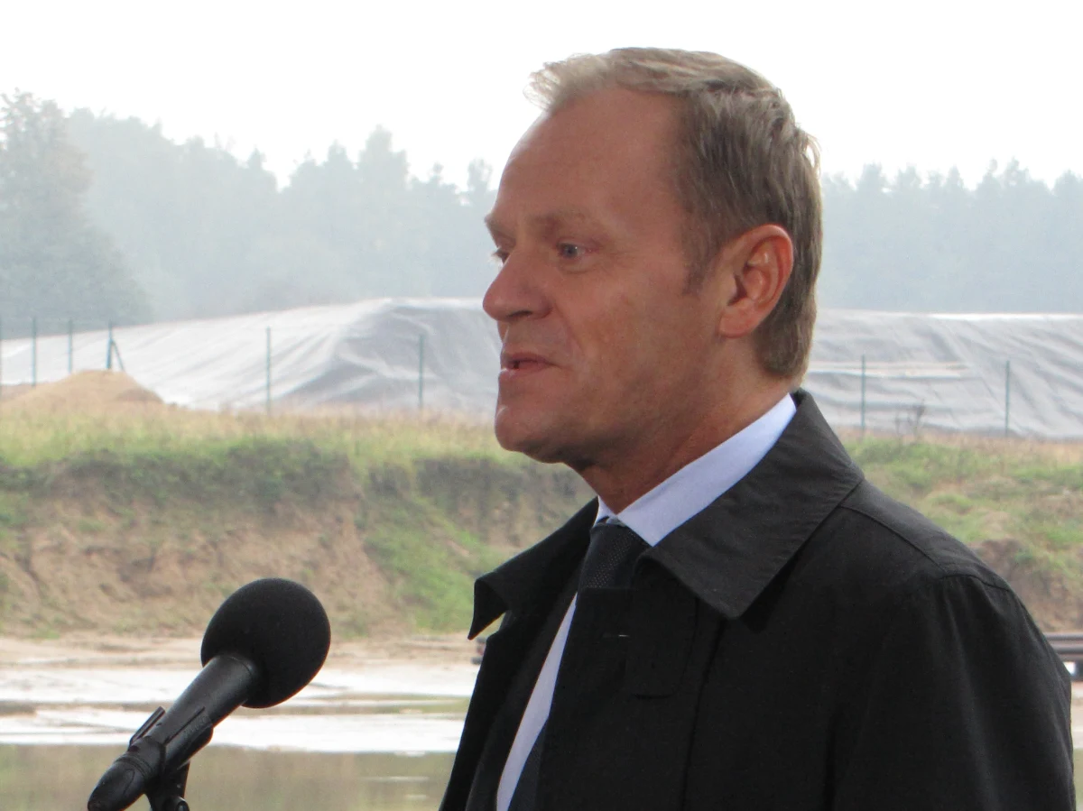 W 2014 roku może rozpocząć się komercyjne wydobycie gazu łupkowego w Polsce - powiedział premier Donald Tusk podczas wizyty w Lubocinie w województwie pomorskim. To właśnie tam udało się rano uwolnić na powierzchnię gaz z łupków.