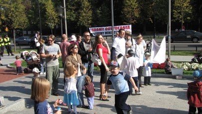 Rodzice 6-latków protestowali przed Kancelarią Premiera