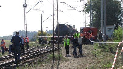 Sprzątanie po wypadku kolejowym w Łódzkiem