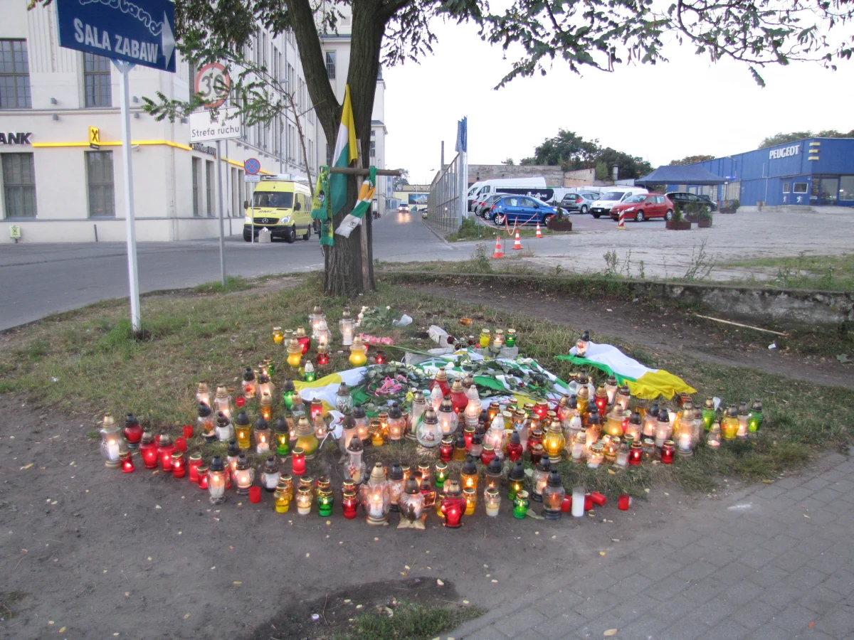 W Zielonej Górze noc minęła spokojnie. Policja obawiała się powtórki z zamieszek, które wybuchły po tym, jak pod kołami policyjnego busa zginął kibic żużlowego klubu Falubaz. Na szczęście, do burd nie doszło.