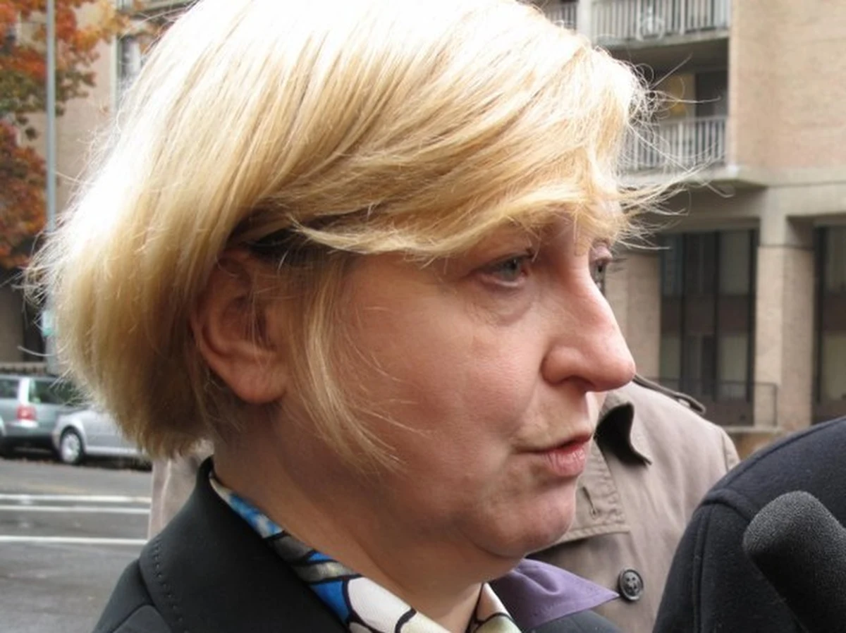 Posłanka PiS Anna Fotyga oświadczyła, że jej mąż "nie uczestniczył w projektowaniu instalacji ciepłowniczej" na Stadionie Narodowym, a jedynie - na  prośbę jednego z polskich podwykonawców - "nieodpłatnie oceniał wykonany przez niemiecką firmę" projekt tej instalacji. 
To odpowiedź Fotygi na zarzuty Sławomira Nowaka z PO, że w nieetyczny sposób lobbuje publicznie na rzecz firmy swojego męża.