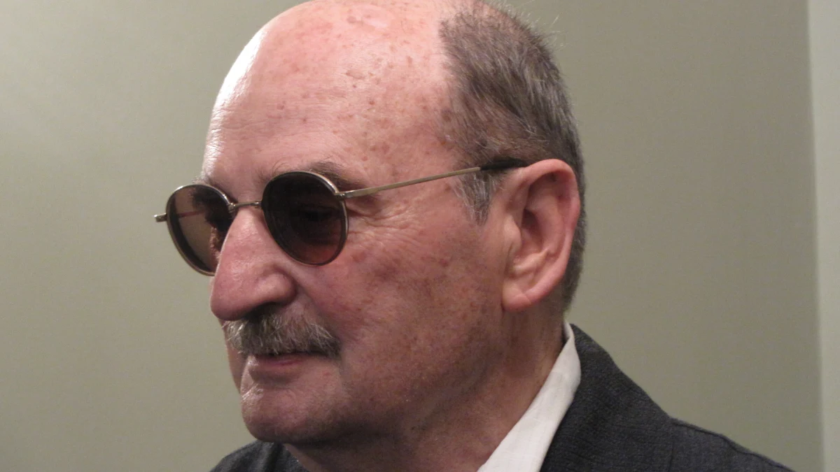 Sławomir Mrożek przyjechał do Polski. Mieszkający na stałe w Nicei pisarz odebrał w Warszawie nagrodę PEN Clubu za całokształt twórczości.