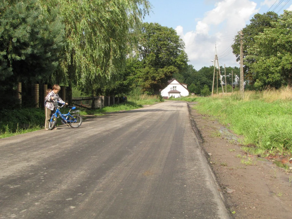 Mieszkańcy wsi Bieczyno w województwie zachodniopomorskim deklarują, że tym razem zagłosują. Obiecano im remont drogi, która łączy wieś ze światem. Wcześniej zbojkotowali wybory prezydenckie i do Parlamentu Europejskiego próbując wymusić na lokalnej władzy remont szosy. Frekwencja we wsi wyniosła 0 procent.