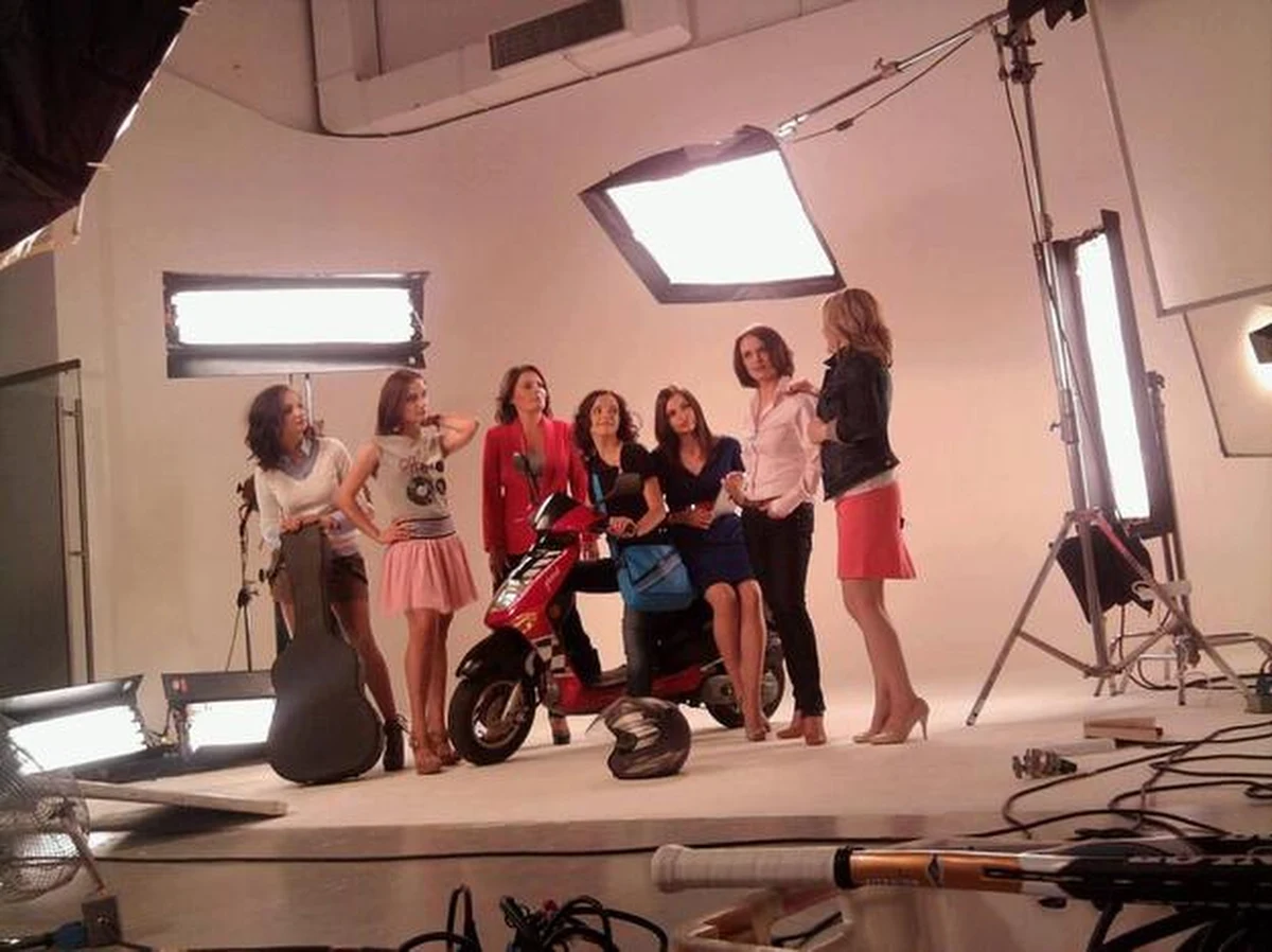 "Aniołki PiS" - siedem młodych kandydatek, które z plakatów i podczas konferencji prasowych zachęcały wyborców do głosowania - ostatecznie najprawdopodobniej nie wejdą do Sejmu. Przedstawicielki Prawa i Sprawiedliwości, choć promowane w mediach, miały jednak dość dalekie miejsca na listach - czwarte, piąte bądź szóste.