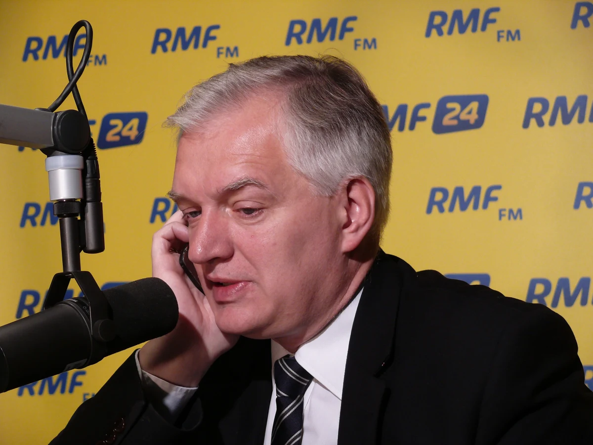 "Ewa Kopacz zostanie marszałkiem Sejmu. Jest niezwykle zaufanym współpracownikiem Tuska i daje gwarancję lojalnej współpracy" - mówi w Kontrwywiadzie RMF FM Jarosław Gowin. "Sam Schetyna zostanie wicepremierem. To dobra propozycja, a nie wyrok śmierci" - przekonuje. "Schetyna myśli w kategoriach dobra Polski, więc pewnie propozycję przyjmie. Gdyby myślał w kategoriach interesu własnego, być może zyskałby więcej, gdyby stanął z boku" - dodaje Gowin.