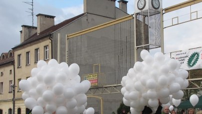 Mysłowice: Balony z imionami zmarłych dzieci poszybowały w niebo