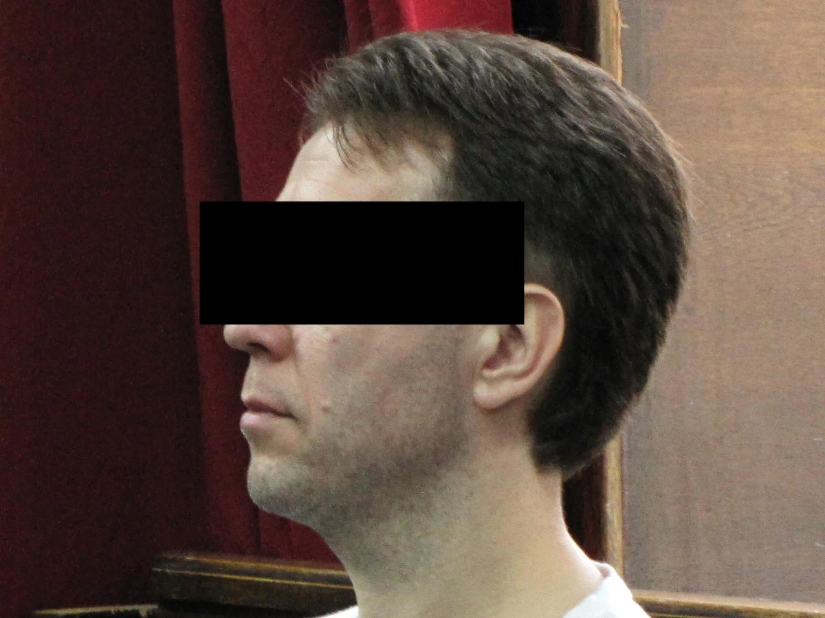 Karę pięciu i pół roku więzienia wymierzył warszawski sąd okręgowy Rafałowi S., pseud. Szkatuła - jednemu z najdłużej poszukiwanych przestępców. "Szkatuła" został skazany m.in. za kierowanie gangiem. Dobrowolnie poddał się karze, jednak nie przyznał się do winy.