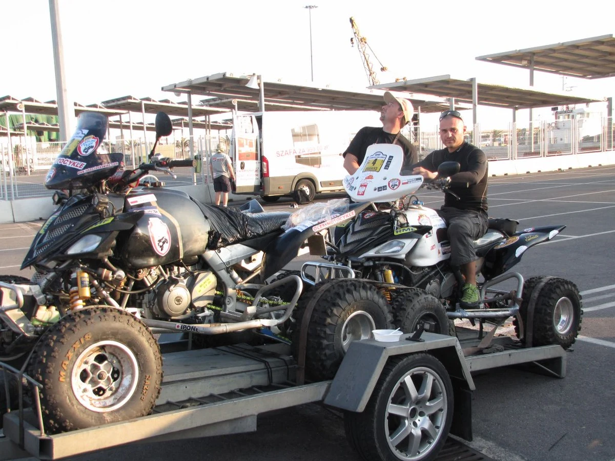 150 uczestników RMF Morocco Challenge zmierza już do Afryki. W rozpoczynającym się jutro rajdzie będą mieli do pokonania prawie dwa i pół tysiąca kilometrów - przez bezdroża, pustynie i góry.