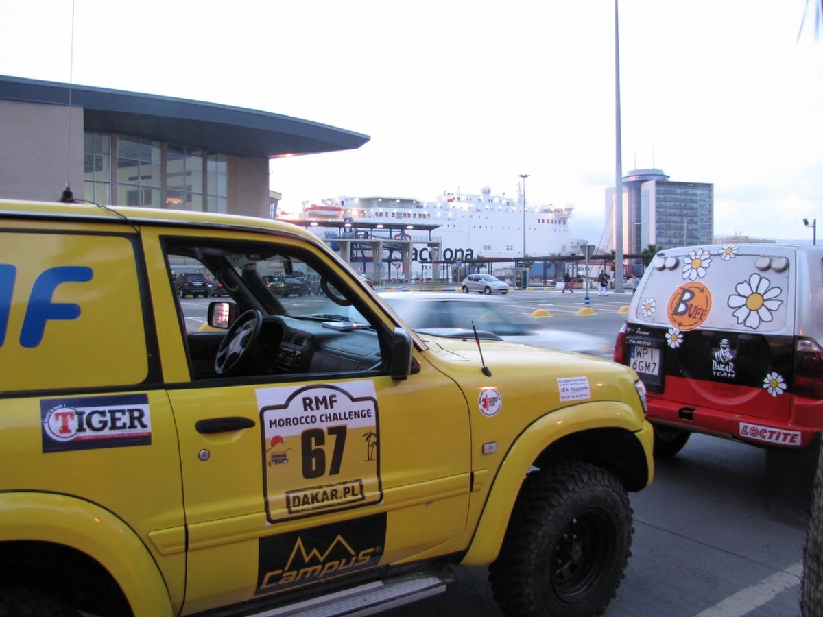 2,5 tysiąca kilometrów mają do pokonania zawodnicy, którzy jadą w rajdzie RMF Morocco Challenge. Przed kierowcami 9 trudnych odcinków specjalnych, na których zmagać się będą z piaskiem, skałami, wyschniętymi słonymi jeziorami oraz najwyższą wydmą w okolicach Merzougi.