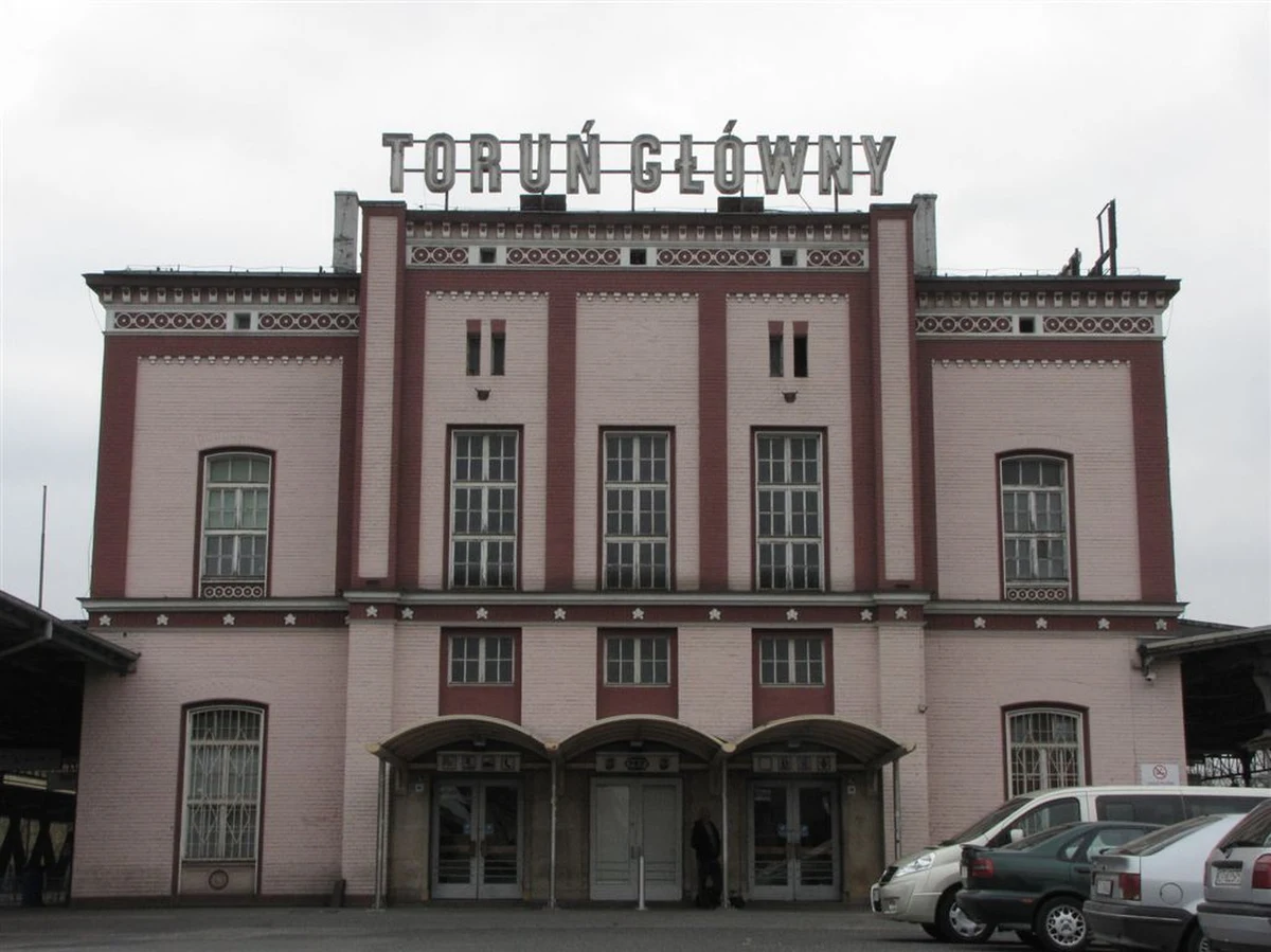 Dokładnie 24 października 1861 roku z toruńskiego Dworca Głównego odjechał do Bydgoszczy pierwszy pociąg. Choć od tego historycznego wydarzenia minęło 150 lat czas przejazdu pociągów na tej trasie... jest wciąż ten sam.