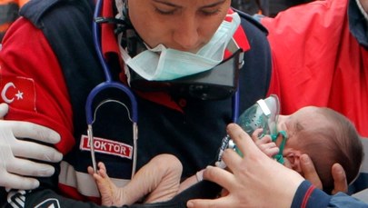 Dwutygodniowa dziewczynka przeżyła prawie dwie doby pod gruzami