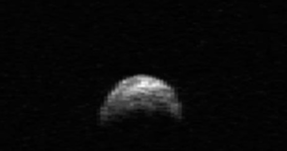 8 listopada Ziemię minie asteroida 2005 YU55, w odległości nieznacznie mniejszej od dystansu Ziemia-Księżyc. Astronomowie zapewniają jednak, że przelot planetoidy nie powinien stanowić powodu do obaw.