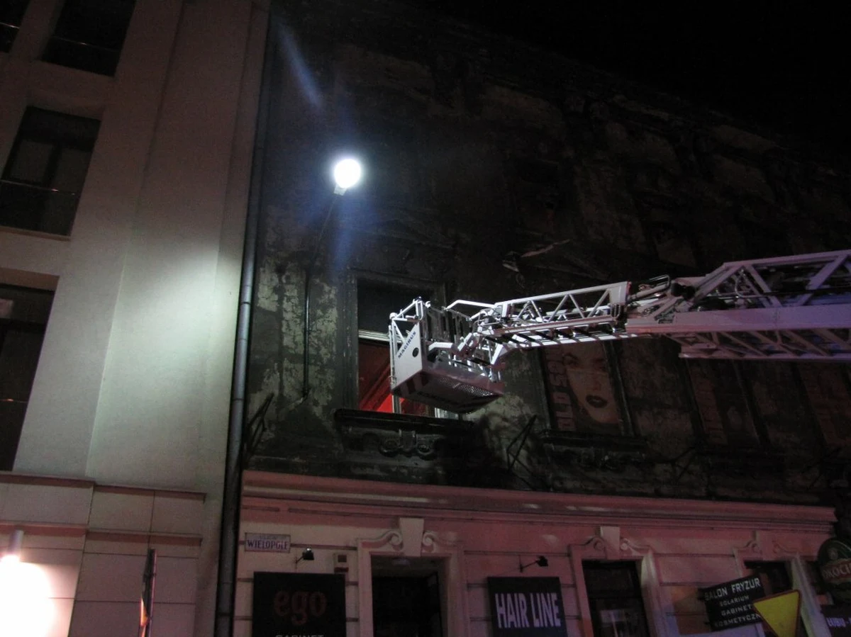 11 osób trafiło do szpitala po tym, jak w kamienicy przy ul. Wielopole w Krakowie pod ciężarem ludzi zawaliły się betonowe schody. W kamienicy znajdują się trzy popularne kluby: Kitsch, Caryca i Łubu Dubu. Informację o katastrofie budowlanej dostaliśmy na Gorącą Linię RMF FM. 

