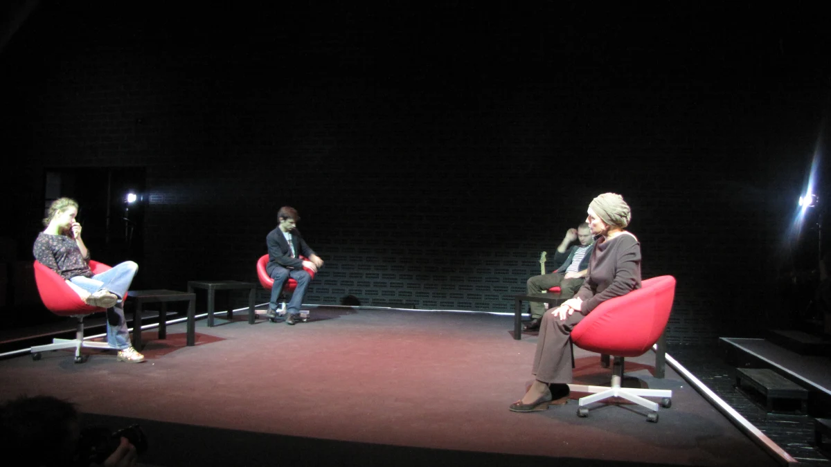 Próby przed premierą spektaklu "NIEPOKORNI.RU" trwają w Teatrze Polskim w Warszawie. Bohaterami przedstawienia są opozycjoniści i buntownicy, którzy opowiedzą wstrząsające historie życia słowami dawnych i współczesnych rosyjskich bardów, a także przy pomocy talk show "Moja Rosja".