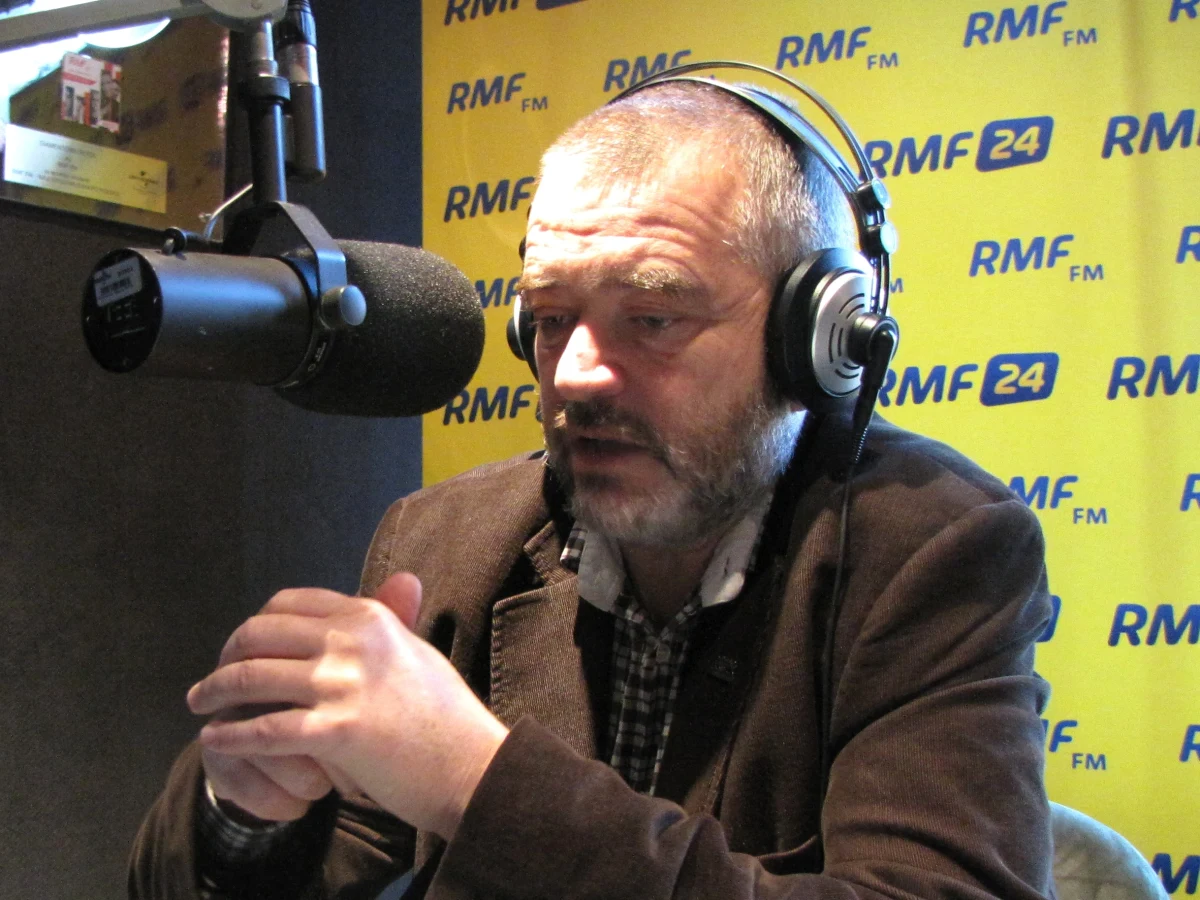 "Przy tonących okrętach europejskich, nasza łódź wciąż unosi się na falach, jednak zmiany są konieczne"-  mówi w Kontrwywiadzie RMF FM Dariusz Filar członek Rady Gospodarczej przy premierze. "Oczekuję, że Tusk w expose otwarcie powie Polakom: Jeżeli chcecie żyć spokojnie poziom waszego życia trzeba będzie obniżyć o 5, 10 procent" - dodaje.