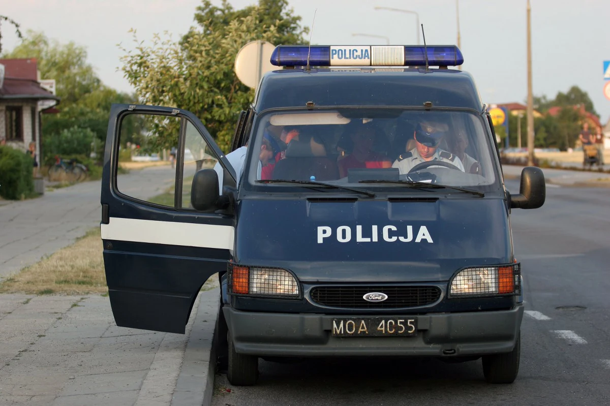 44 punkty karne dostał kierowca, którego po pościgu zatrzymali policjanci radomskiej „drogówki”. Samochodem kierował 27-letni mieszkaniec Radomia, który nie chciał się zatrzymać do kontroli. Jak się okazało, już wcześniej nazbierał kilkanaście punktów.
