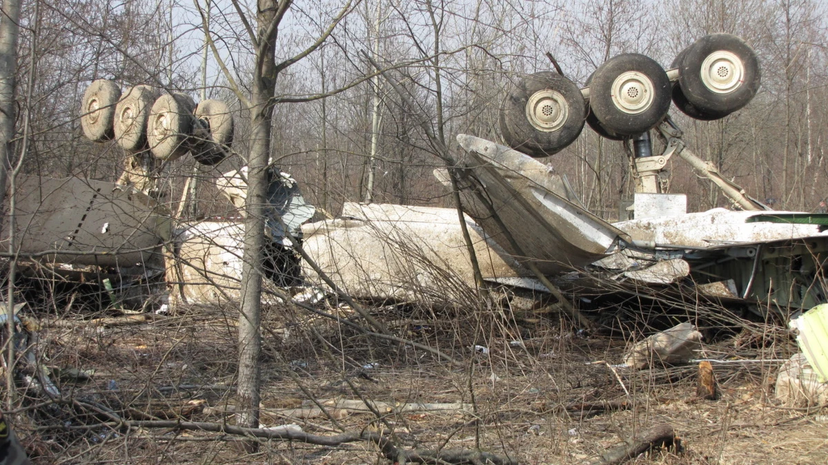 Polscy prokuratorzy badający przyczyny katastrofy smoleńskiej znów lecą do Rosji. To będą dwa zespoły złożone ze śledczych i biegłych - dowiedział się reporter RMF FM Krzysztof Zasada.
