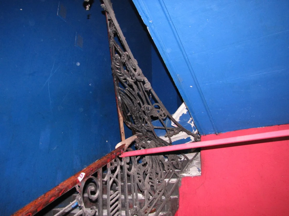 Goście, którzy na początku listopada zostali ewakuowani z kilku klubów mieszczących się w kamienicy przy ulicy Wielopole 15 w Krakowie, mogą już odbierać pozostawione tam swoje rzeczy. Policja zakończyła oględziny miejsca, gdzie doszło do katastrofy budowlanej.