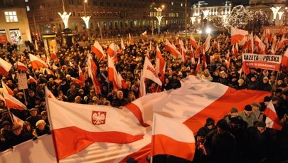Warszawa: Marsz Niepodległości w rocznicę stanu wojennego
