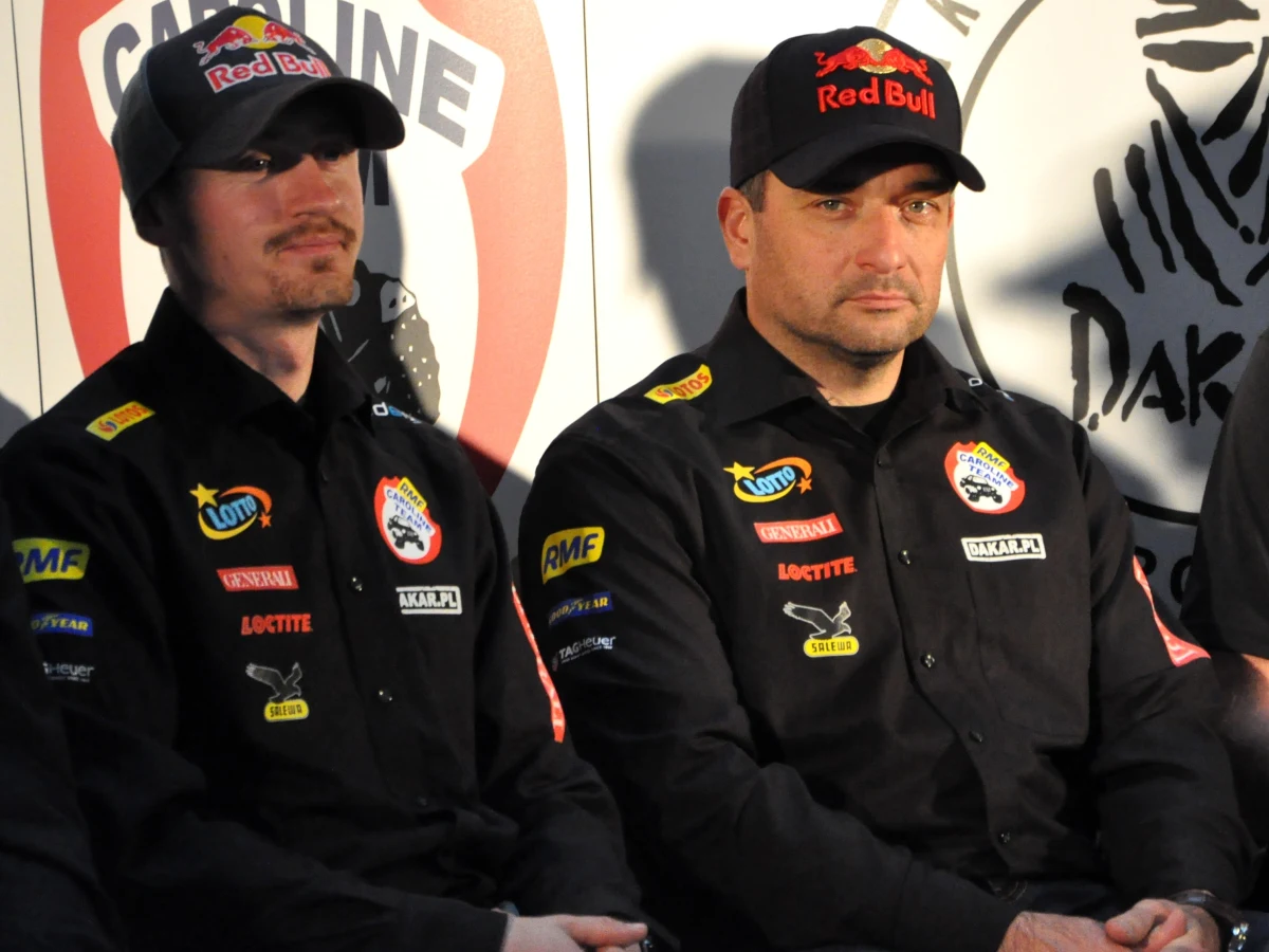 Wszystkie załogi zakończyły już treningi przed Dakarem. Teraz kierowców czekają już tylko fizyczne i duchowe przygotowania do tego najtrudniejszego na świecie rajdu. W piątek do Ameryki Południowej powinny dotrzeć samochody RMF Caroline Team. 1 stycznia w Argentynie wystartuje rajd Dakar. Po raz pierwszy pojedzie w nim Adam Małysz.