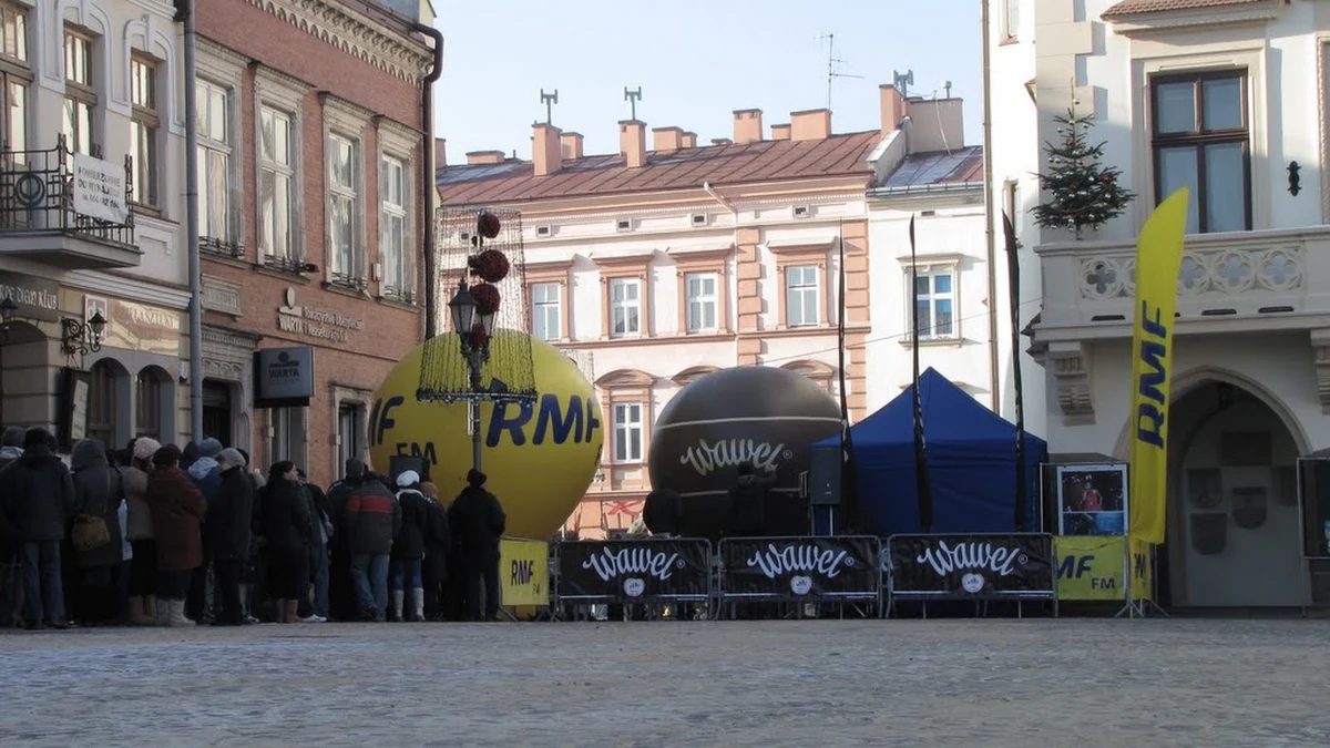 Rynek w Rzeszowie - to tam rozdawaliśmy "choinki pod choinkę" od RMF FM. Zabraliście do domów tysiąc pachnących drzewek. Jak zwykle było także wielu chętnych do wzięcia udziału w naszym świątecznym karaoke.