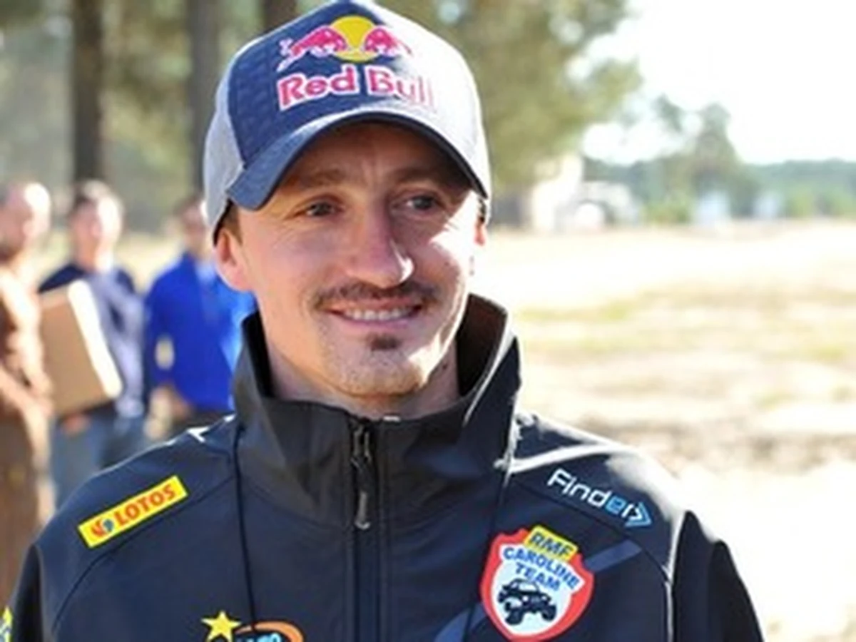 "Adam Małysz to wspaniały doświadczony sportowiec. Jest otoczony świetnymi specjalistami. Ma super pilota - Rafała Martona. Myślę, że jest dobrze przygotowany do Rajdu Dakar" - mówi Krzysztof Jarmuż, który w latach 2009 i 2010 przejechał motocyklem Rajd Dakar. W tym roku w imprezie wystartuje aż 21 Polaków. Początek zmagań już 1 stycznia.