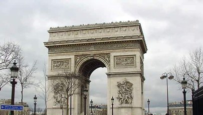 Rozpacz we Francji: Turyści nie lubią Champs-Élysées