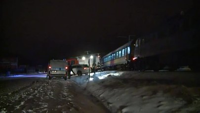 Zakopane: Rosjanie wjechali samochodem pod pociąg 