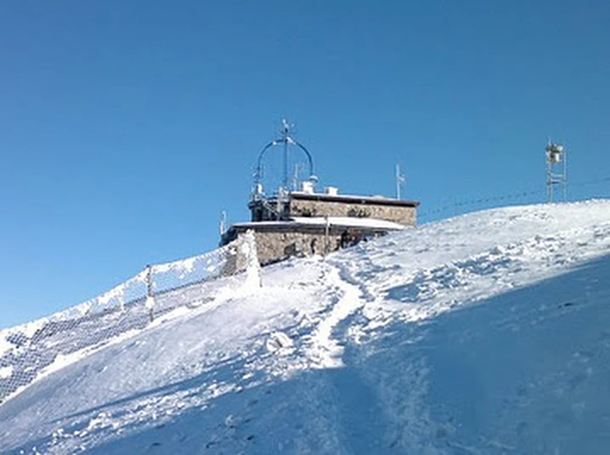 Jutro - pierwszy raz od dwóch lat - narciarze będą mogli zaznać białego szaleństwa na trasie z Kasprowego Wierchu do Kotła Goryczkowego. Poprzedniej zimy nie udało się uruchomić wyciągu z powodu zbyt cienkiej pokrywy śnieżnej.
