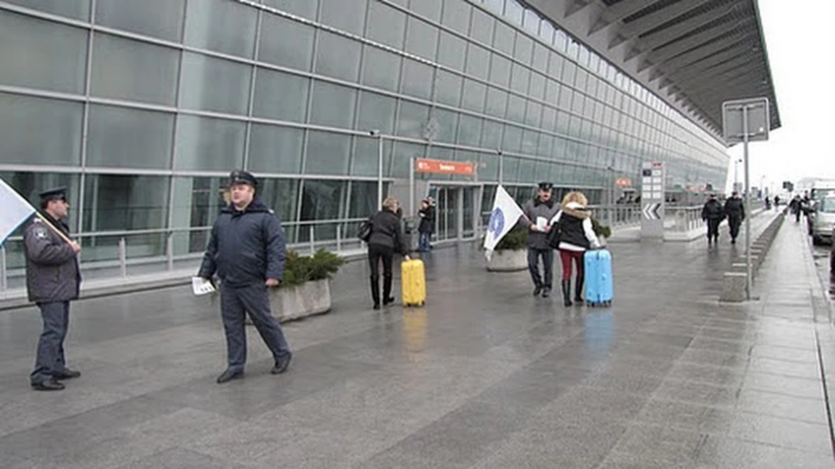 Trzy godziny trwał na warszawskim Okęciu protest pracowników Straży Granicznej. Od południa ponad godzinę mundurowi protestowali na drogowych przejściach granicznych w Dorohusku (woj. lubelskie) i w Medyce (woj. podkarpackie).