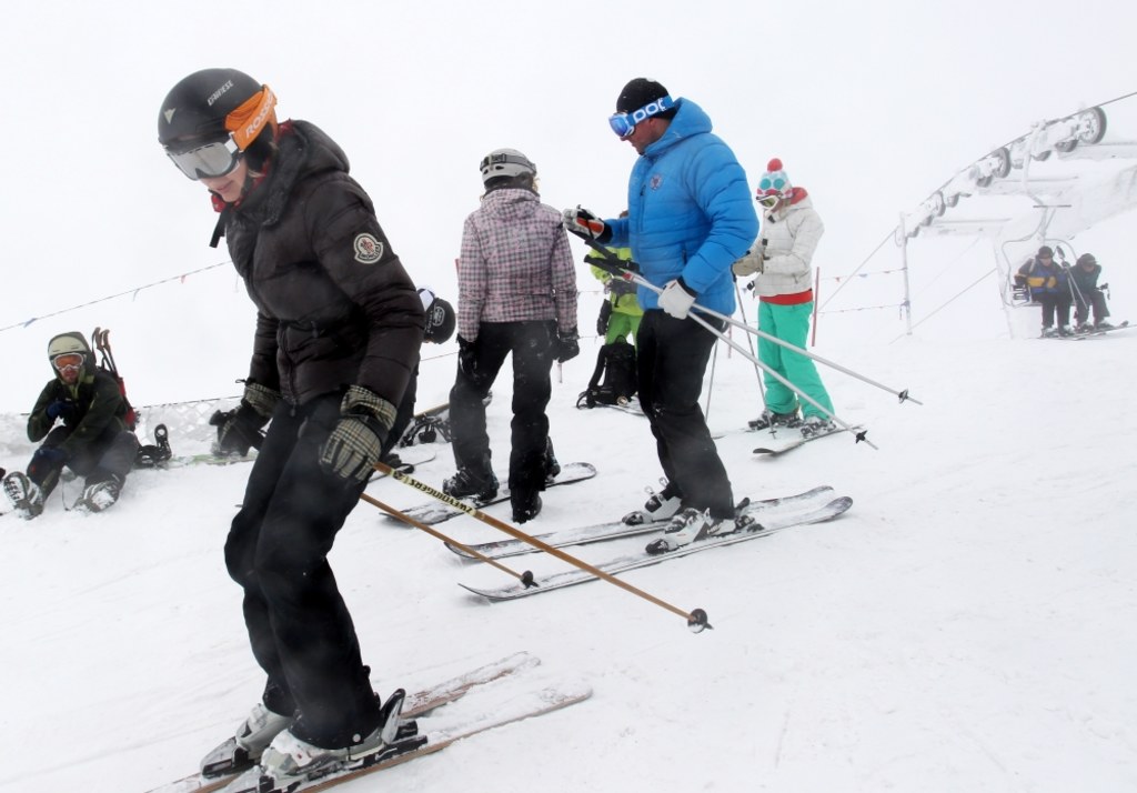 Miłośnicy nart i snowboardu wreszcie mogą szusować po zakopiańskich stokach. / fot. Grzegorz Momot / PAP Grzegorz Momot