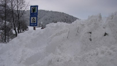 Tatrzańskie szlaki niedostępne, schodzą lawiny