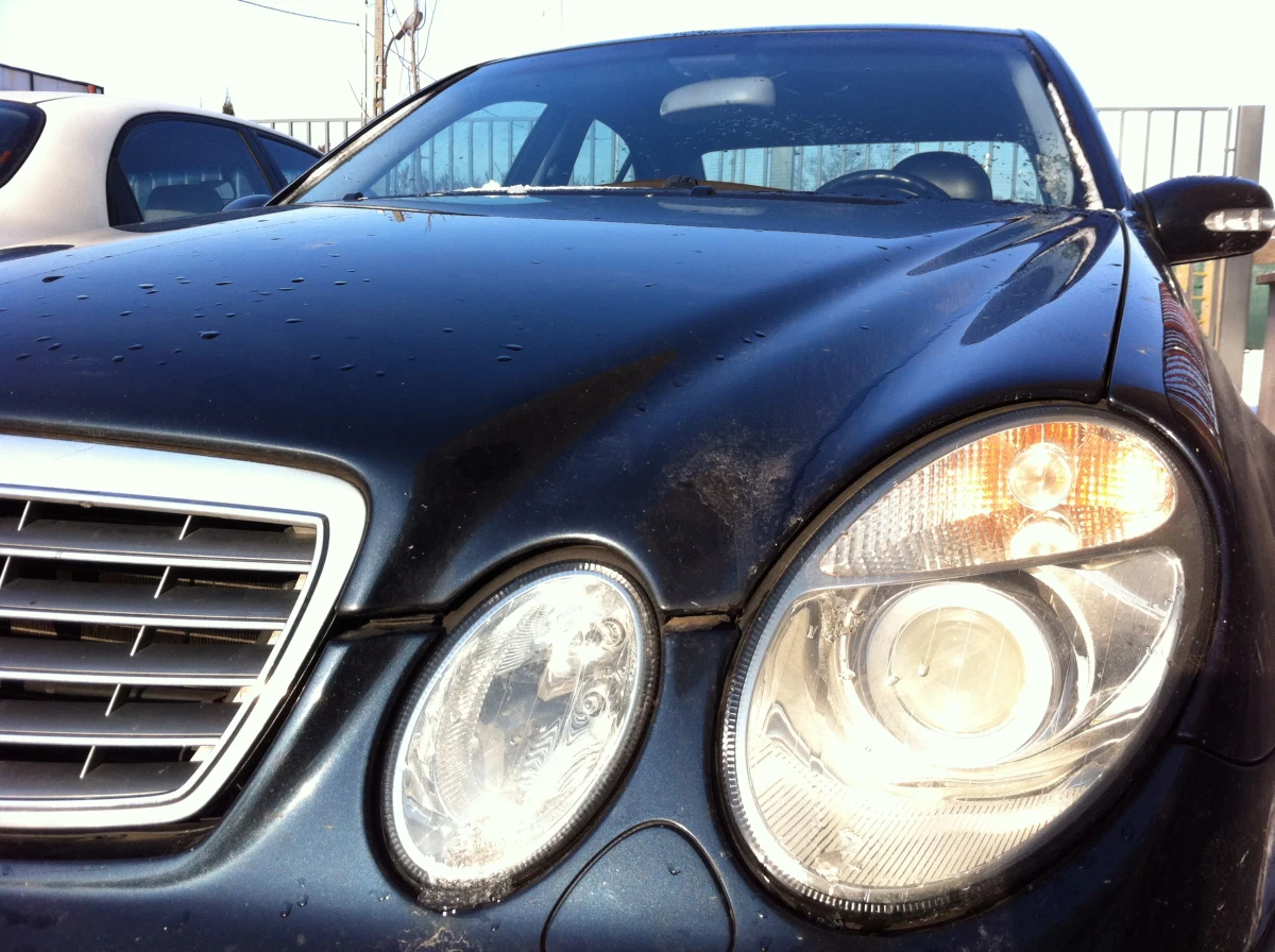 27 tys. 600 złotych - za tyle wylicytowano mercedesa, którego porzucono rok temu w Warszawie. Luksusowo wyposażona ośmioletnia limuzyna ze skórzaną tapicerką i automatyczną skrzynią biegów została sprzedana przez stołeczny ratusz.