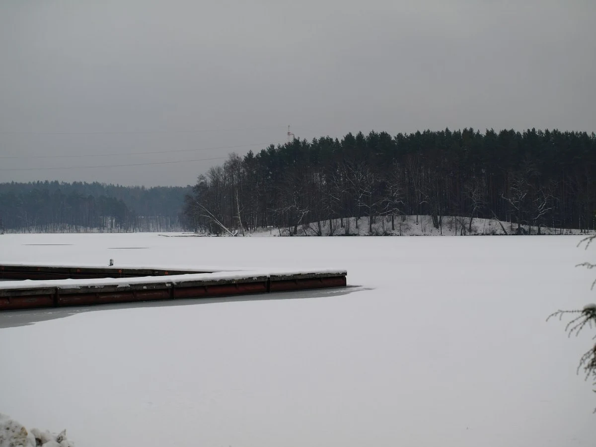 Na terenie powiatu piskiego na Mazurach od tygodnia trwa akcja "Mazury za pół ceny". Ponad 30 hoteli i kilkanaście restauracji w okolicach Pisza, Rucianego-Nidy, Orzysza i Białej Piskiej do końca marca będzie miało ceny o połowę niższe niż w sezonie.