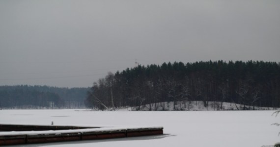 Na terenie powiatu piskiego na Mazurach od tygodnia trwa akcja "Mazury za pół ceny". Ponad 30 hoteli i kilkanaście restauracji w okolicach Pisza, Rucianego-Nidy, Orzysza i Białej Piskiej do końca marca będzie miało ceny o połowę niższe niż w sezonie.