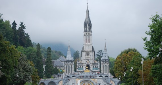 Sławne sanktuarium Matki Bożej w Lourdes we Francji nie wytrzymuje napływu milionów pielgrzymów z całego świata. Religijny kompleks zostanie rozbudowany i zmodernizowany.