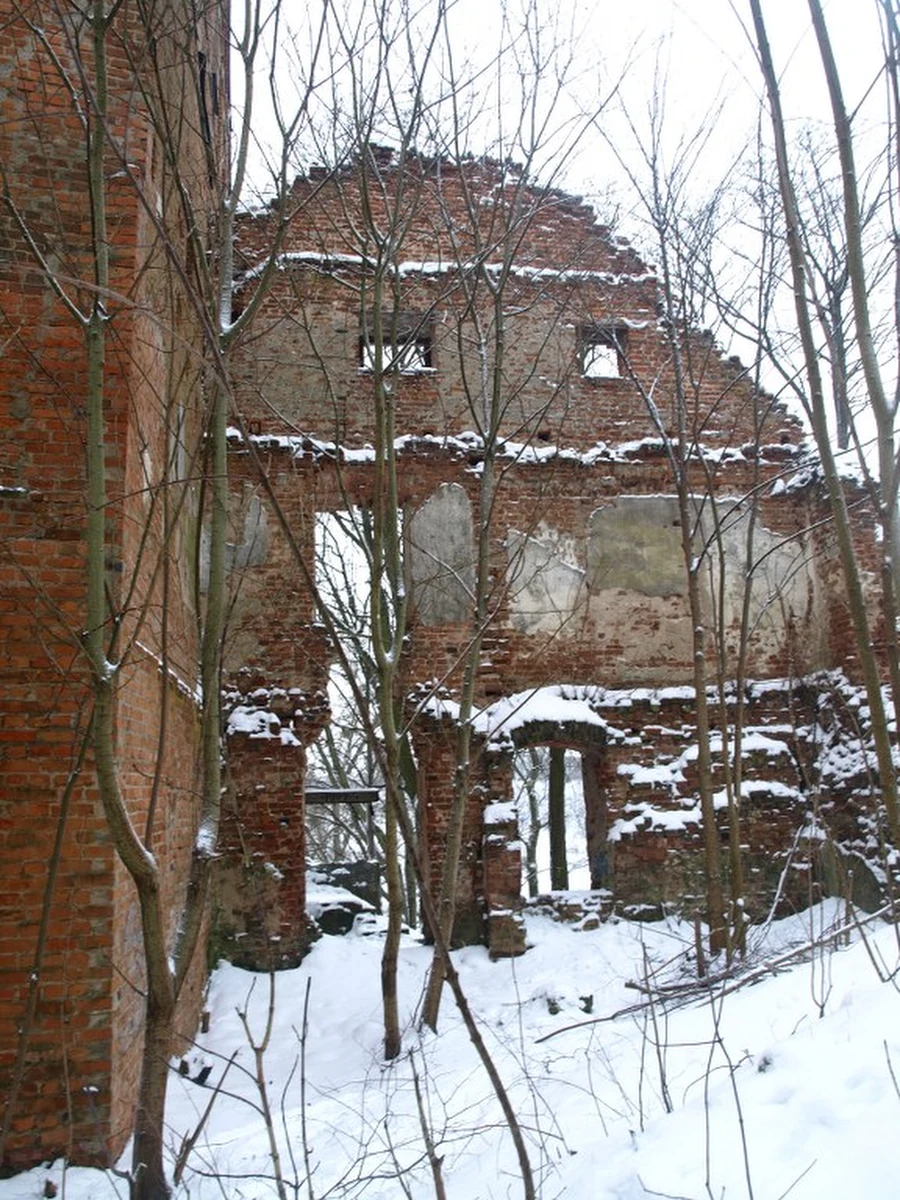 Prokuratura może zająć się sprawą Zamku Kopernika. XIV-wieczna budowla w Pieniężnie niszczeje od czasów II wojny światowej. Dwanaście lat temu obiekt trafił w ręce prywatnego właściciela, a ten zupełnie o niego nie dba. Nie może pomóc także samorząd, bo hipoteka zamku opiewa na 350 tysięcy złotych. Takich pieniędzy władze Pieniężna po prostu nie mają.