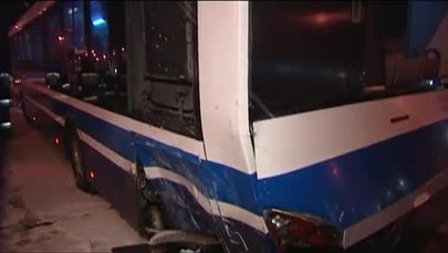 Kraków: Zderzenie autobusu MPK z busem, kilkanaście osób rannych