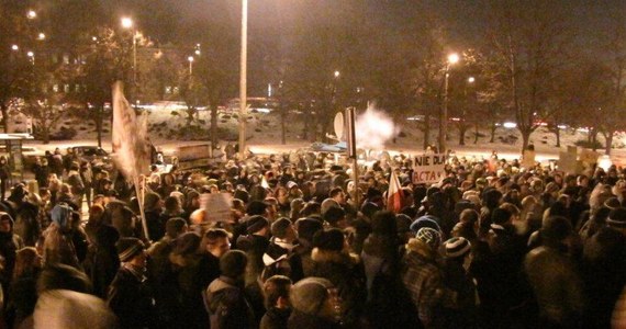 Około 500 osób protestowało we wtorek w Gdańsku przeciwko porozumieniu ACTA. Po pikiecie przed urzędem wojewódzkim większość uczestników demonstracji zorganizowała marsz główną ulicą miasta. Część manifestantów przeszła przed dom premiera w Sopocie. Budynek otoczyło około 200 policjantów.