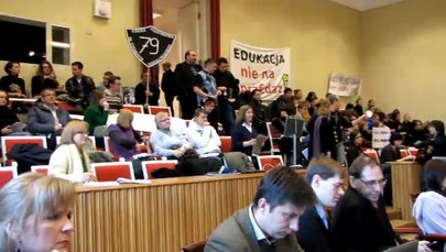 "Edukacja to nie towar!" Burzliwa sesja rady Warszawy
