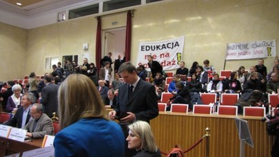 Batalia o warszawskie szkoły na sesji rady miasta