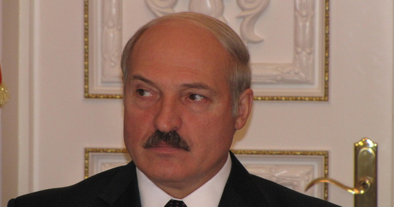 Alaksandr Łukaszenka zwrócił do Dmitrija Miedwiediewa o dodatkowe pieniądze dla białoruskich sił zbrojnych. Argumentował, że oba kraje mają "zasadniczo wspólną armię", a zarobki żołnierzy rosyjskich są prawie dwa razy wyższe niż białoruskich. Prezydent Rosji obiecał pomoc.