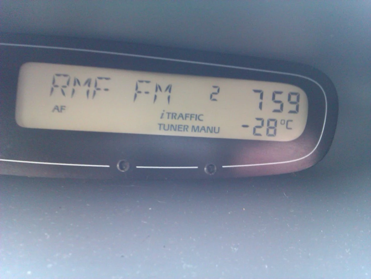 To był bardzo mroźny poranek. Na Podhalu, w Beskidzie Sądeckim, Beskidzie Niskim i Bieszczadach lokalnie termometry pokazały nawet minus 32 stopnie. Meteorolodzy ostrzegają, że kolejna noc także może być bardzo zimna. Ocieplenie ma przyjść w poniedziałek.