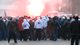 Około dwa tysiące kibiców zgromadziło się po południu przed głównym wejściem na stadion przy Łazienkowskiej. W ruch poszły race, świece dymne i petardy. Zgromadzeni skandowali "Legia, Legia, Legia", śpiewali także stadionowe przyśpiewki. Głównie tą, która w niecenzuralny sposób wyraża dezaprobatę w związku z działaniami PZPN.