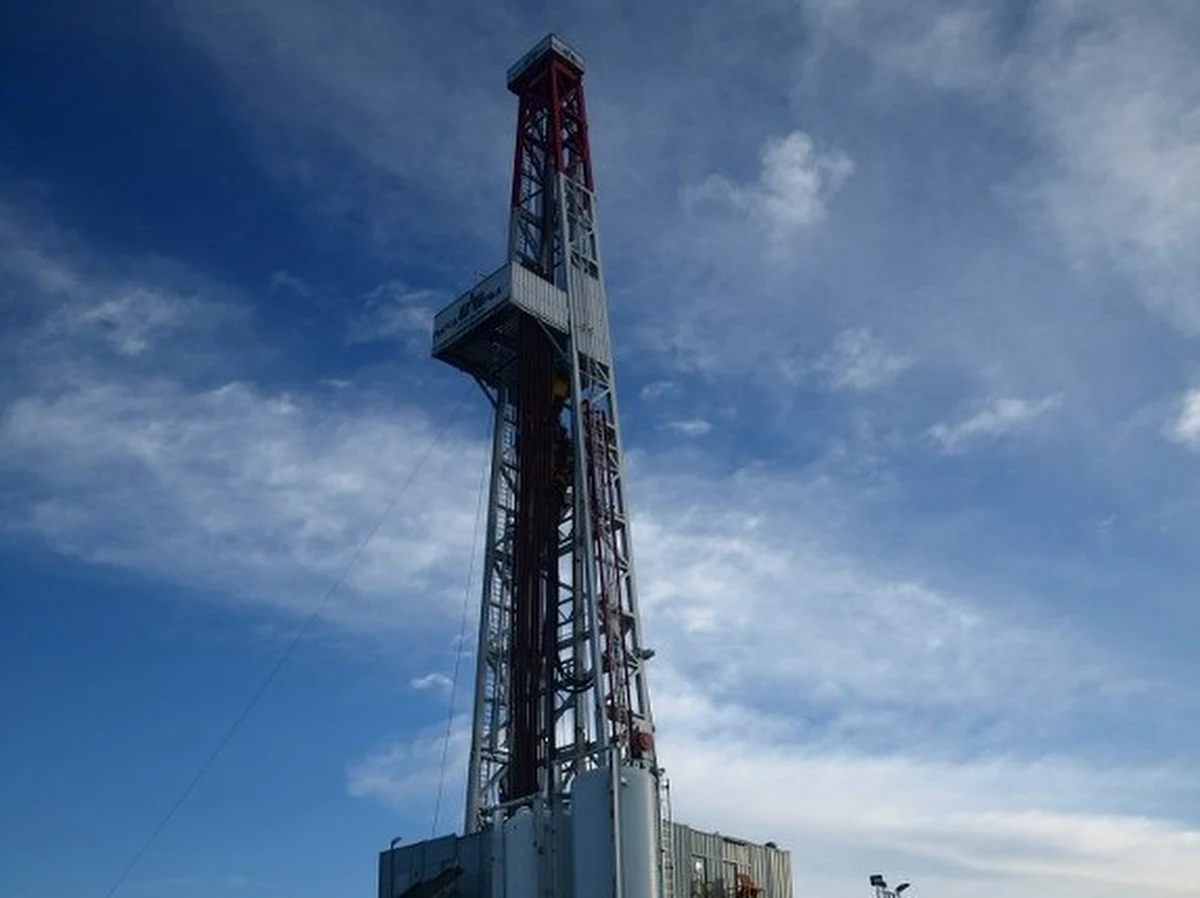 Firma poszukująca w Rogitach na Warmii gazu łupkowego znalazła ślady węglowodorów ciężkich. A to może oznaczać, że w łupkach jest nie tylko gaz, ale i ropa naftowa.