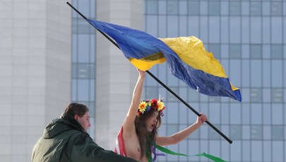 Nagimi piersiami w Gazprom. Działaczki "Femenu" w Rosji