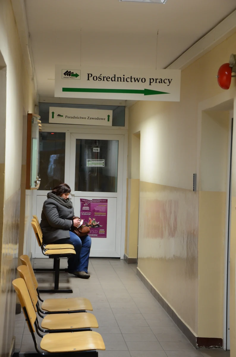 Z najnowszych danych Głównego Urzędu Statystycznego wynika, że pod koniec stycznia 2012 roku bez pracy było 13,2 proc. Polaków. W grudniu bezrobocie wahało się na poziomie 12,5 proc. W urzędach pracy zarejestrowanych jest ponad 2 miliony 100 tysięcy bezrobotnych. Trzy miesiące wcześniej było to ponad 1 milion 850 tysięcy.