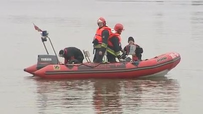 Akcja ratunkowa na Odrze w Szczecinie. Do rzeki wpadł samochód