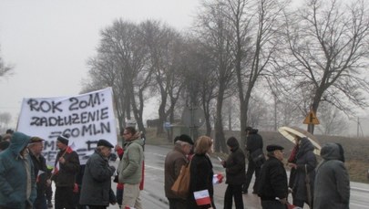 Niezadowoleni mieszkańcy blokują drogę pod Ostródą