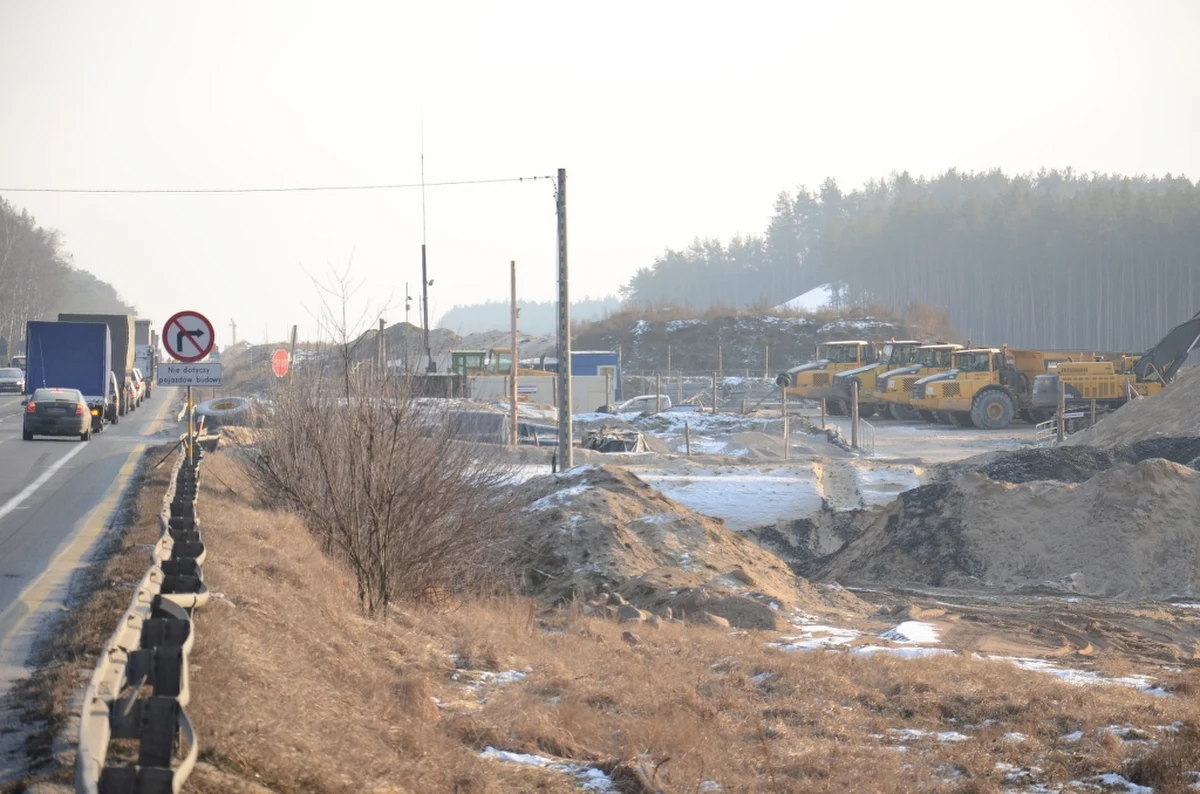Spółka Hydrobudowa, która buduje za Toruniem autostradę A1, ma się wytłumaczyć Generalnej Dyrekcji Dróg Krajowych i Autostrad z kilkunastu milionów złotych długów wobec swoich podwykonawców. Reporter RMF FM Tomasz Fenske dowiedział się, że spotkanie w tej sprawie planowane jest na wtorek w Bydgoszczy.